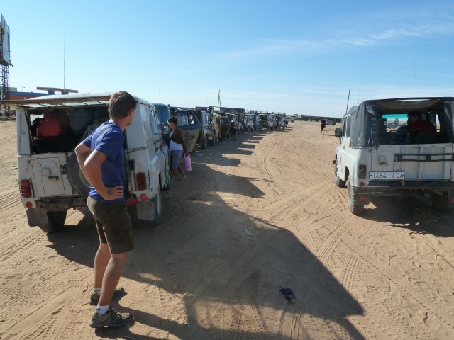 Procession de jeeps