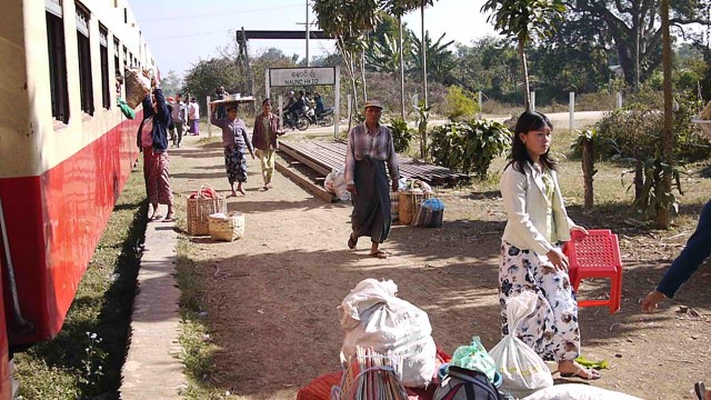 Une gare en Birmanie